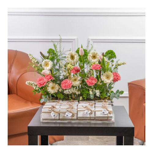 Graduation 3 - Height: 60cm
Width: 50cm
Graduation giveaways contains 24 giveaways, each box filled with 3 pieces of Belgian chocolates, with graduation greetings, decorated with carnations, gerberas and tulips flowers.