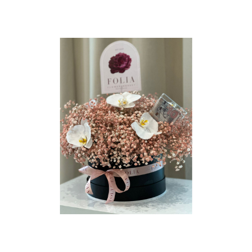 Foila Flowers - A Very Elegant Box of Natural Roses With an Elegant Ribbon - A very elegant box of natural roses with an elegant ribbon, a phrase of your choice, and acrylic addition