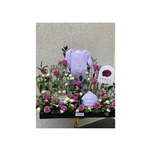 Foila Flowers - A Stand of Natural Baby Roses - A stand of natural roses for the baby soiree, white and light purple, with a baby overalls and a cape with the name embroidered on it and a congratulatory card