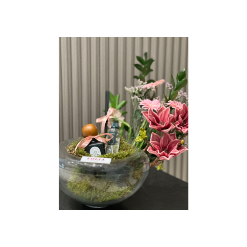 A Vase From Al-Zahaj in a Very Beautiful Arrangement - A Zahaj vase with a very beautiful arrangement for all your occasions with a bright diffuser