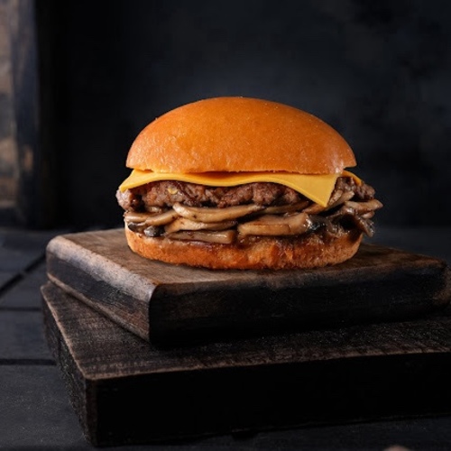 Classic mushroom burger - Burger Bun, Beef Patty, Cheese Lolo bionda lettuce, Mushroom,Onion