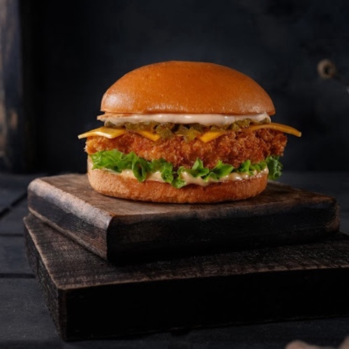 Spicy Chicken Burger - Burger bun, chicken, Lolo Bionda lettue Cheese,jalapeno And spicy chicken Sauce