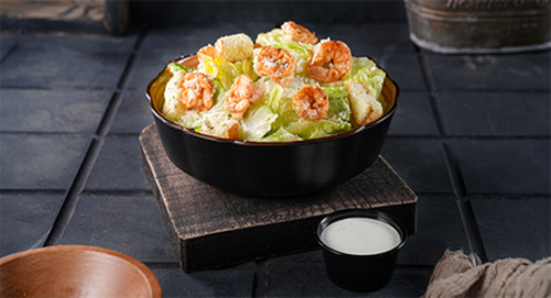 Shrimps Ceasar Salad - Romanie Lettues & Ice Berge Lettues & Corotun Bread & Cesar Sauce & Grilled Shrimps