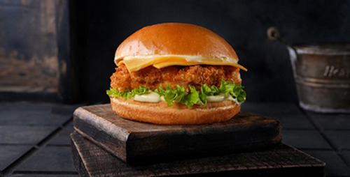 Magic Burger  - Honey Chicken Burger - Burger Bun, Chicken, Cheese Lolo Bionda Lettue , And Honey Mustard Sauce