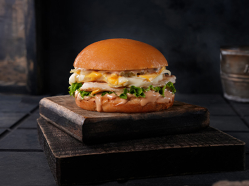 Montana Chicken Single - Burger Bun, Chcken ,Montana Sauce , Cheese Mmozrealla & Cheese Chider & Cheese Emmnatal & Sweet Relaish