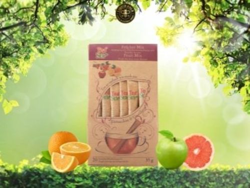 Mix Fruit Tea ( 20 tea sticks) - Fruit mix 20 tea sticks

Fruit mix 20 environmentally friendly tea sticks
Tea Stir products are 100% natural and free from artificial colors and additives.
Ingredients: hibiscus flower, dried apples, orange peel, grapefruit, rose hips, Natural vanilla aroma 
 TeaStir Fruit Mix consists exclusively of dried fruits, it contains no caffeine or tea and therefore has no stimulating effect. However, the fruits used have a lot of health-promoting ingredients that have a positive effect on general well-being. For example, all the fruits in the fruit mix are true vitamin C miracles - apples are also known to have 29 other vitamins and trace elements. Most vitamins have an antioxidant effect and help in the absorption of various vital trace elements, which supports the body's detoxification. In summer it therefore serves as a healthy, tasty refreshment drink; in winter it warms and supports the immune system.

 

So easy Tea Stir - your easy tea:

1. Remove the stick from the packaging.
2. Place the tea stick in a cup of hot water and stir until the desired intensity is reached.
3. Now enjoy an absolutely delicious and fresh cup of tea without using a spoon or teapot.

 

Why is our tea more environmentally friendly?

Very easily:

We at TeaStir have decided not to use aluminum in our products . Our tea sticks are made from more environmentally friendly paper. Unfortunately, the general public is hardly aware that aluminum production produces many highly toxic and environmentally harmful waste products such as red mud. This contains lead and other heavy metals.

We therefore consciously refrain from using aluminum in our tea products - for a cleaner environment and therefore also for you, dear customers.