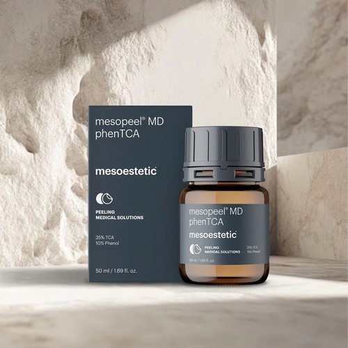 التقشير الكيميائي للجسم - TCA&nbsp; mesopeel 35% 50ml /1.69 fl. oz.&nbsp; هو تقشير عميق للبشره بحيث يوضع مره واحده وبعدها تبدأ البشره بالتقشير على مدار اسبوع كامل&nbsp; &nbsp;‏‎هذي الطريقه تساعد على تسريع النتايج لمستخدمين كريم البنكوين وتسريع التفتيح لمستخدمين منتجات التفتيح&nbsp; طريقة الاستخدام:&nbsp; ‎وضع إناء فيه ماء بارد وثلج&nbsp; ‎تنقع فوطه صغيره داخل الماء البارد ‎احضري شاش من الصيدليه ‎البسي قفازات&nbsp; ‎ضعي قليل من محلول التقشير بالغطاء الشفاف&nbsp; ‎غطسي الشاش بالمحلول الموجود داخل الغطاء و امسحي على اجزاء معينه من جسمك المراد تقشيرها بشكل سريع ( خفي ايدج لاتصيرين بطيئه ) اتركيه فقط دقيقه وامسحي المنطقه اللي وضعتي عليها تقشير بالفوطه المنقوعه بالماء البارد والثلج سواء حسيتي بحراره المقشر او ماحسيتي امسحيه وبس&nbsp; &nbsp;‎ثاني يوم من التقشير رطبي جسمج( المكان اللي قشرتيه)&nbsp; ٣ مرات باليوم استخدمي زيت جونسون للاطفال لونه وردي للترطيب ممتاز و رخيص&nbsp; تفريك الجسم اثناء ظهور القشور بالجسم بشكل يومي واستخدام البنكوين✅ ( لاتنتظرين يقشر كله الجسم ثم تستخدمين بنكوين ❌)