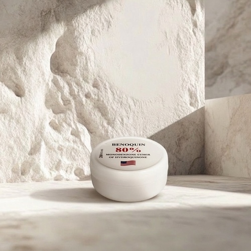 كريم بلوره امريكي - الاستخدام: يكفي اسبوع مرتين باليوم معلومات عن البنكوين&nbsp;
 هو كريم يستخدمونه البهاقيين لتوحيد البهاق و السليميين بكثرره لغرض التبييض الدائم&nbsp; بحيث انه بيبيض الجسم كاملا و يورد الشفايف و الحلمات و البكيني ( مثل الاوروبيات)&nbsp; الاستخدام ٦ شهور الى سنه و بعد التبيض مايرجع اللون &nbsp;&nbsp; الاحتياج الشهري: ٤ علب كريم  يكفي استخدام شهر كامل يستعمل مرتين باليوم&nbsp; :طريقة استخدام البنكوين
 ١- وصغ الكريم يوميا مرتين او ٣مرات باليوم كل مره لمده ٦ ساعات.⏰ ٢- الاستحمام يوميا ب صابونيه او صابونة البابايا بدون ليفه وتفريك.🧖🏻‍♀️ ٣- بعد وضع الصابونه ترغين الجسم و تشطفين جسمج بالماء الفاتر مائل للحراره و تفركين الجسم بليفه مغربيه و اهو ناشف مثل (الحمام المغربي) الطريقه هذي مهمه تسوينها كل ٦ ايام مره 👌🏻مو يوميا ❌ ٤-استخدام سنفره خشنه مره واحده بالاسبوع مثلا سنفرات بيت الصابون اللبناني و غيرها&nbsp; ٥- لف الجسم بسولوفان (نايلون حافظ الاكل)بعد شهرين من الاستعمال.( لان بهالفتره يكون جسمج في تغيرات ظاهره من الكريم وتستفيدين اكثر بهذي الطريقه)&nbsp; ٦- عمل تقشير كيميائى tca الجسم كامل مع البكيني و عمل تقشير كوزميلان للوجه شهريا لتسريع النتايج وتتوحدين بسرعه.&nbsp;
ملاحظه:&nbsp; ماتحطين البنكوين وتطلعين بالشمس تحطين مرطب وفوقه حمايه من الشمس فقطً ممكن تحطينه ع جسمك اللي متغطي عادي اما الاماكن المتعرضه للشمس مثل&nbsp; ( الوجه و الكفوف نغسلها جيدا و نحط ترطيب و حمايه من الشمس واذا رجعتي البيت اغسلي و حطي بنكوين ع الكفوف والوجه)