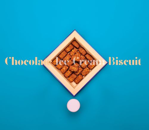 Chocolate Ice Cream Biscuit - Chocolate biscuit filled with vanilla ice cream and coated with delicious milk chocolate and crunchy biscuit flakes (24
Pieces)