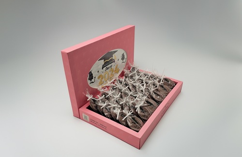 Graduation Chocolate Box - Pink - 36 pieces of chocolate printed with the graduate's name and served in a pink box