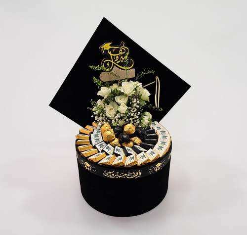 Graduation Cap Chocolate Box - Black - 43 pieces of chocolate stuffed with Crunchy Pstachio, Crunchy Hazelnut, Cotton Candy, and Cotton Candy stuffed with Pistachio, served in a graduation cap-like black box