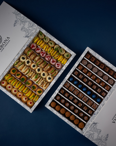 بوكس مكس الجوكلت والموالح (A8) - بوكس الشوكولاتة: 63 حبة&nbsp; براوني بسكت - براوني - سولتد بيكان - سقنجر - بيكان تارتلز - كرنشي بستاشيو - جوز الهند - كراميل فلكس - سولتد كراميل

بوكس موالح: 54 حبة&nbsp;ميني فلور ( لبنه مع توت + جبنه موزاريلا مع طماط + بذنجان مع رمان +جنبة صالح مع فلفل حلو+ زعتر )
كنبية (&nbsp; لبنة حمضيات خاصة مع توت، جبنة صالح، مرتديلا جبنة، مرتديلا مشكلة، لبنة وشريحة لحم رومي، لبنة طماطم وزيتون،)