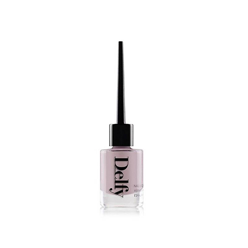 Delfy kw - 1018a  Cosmo - Professional quality nail polish with shiny, powerful colours for up to seven days. The gel texture gives an extreme lacquered shine and an ideal level of fluidity for perfect control and great ease of application. Citral, a natural active ingredient with strengthening and hardening properties, seals and protects the nails creating an unscratchable armor of light.