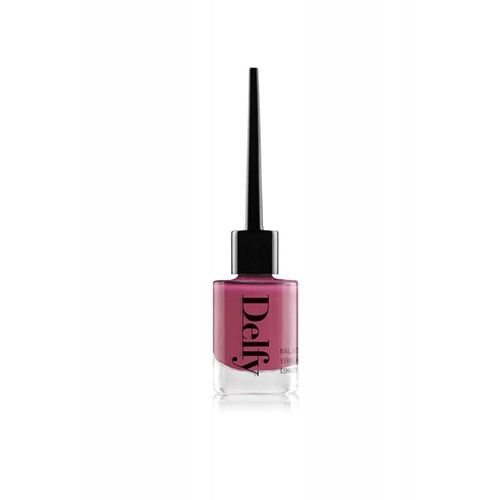 Delfy kw - 4002v   Intrigue - Professional quality nail polish with shiny, powerful colours for up to seven days. The gel texture gives an extreme lacquered shine and an ideal level of fluidity for perfect control and great ease of application. Citral, a natural active ingredient with strengthening and hardening properties, seals and protects the nails creating an unscratchable armor of light.