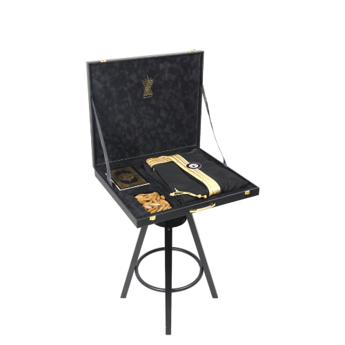 Royal Jamrah Box - • Big Size • Wooden box wrapped in luxurious leather • Black velvet interior • Luxurious and beautiful for gifts and occasions
The box contains: • Bisht Malaki Computer • Luxurious royal Moroccan oud, 10 tons • Mus\