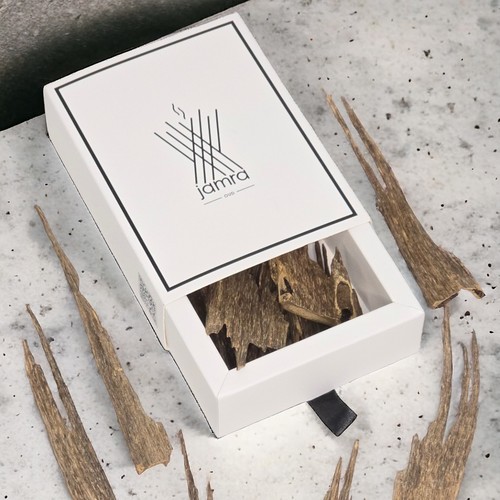 Zora Indian Nagland - • Type: Zora Indian Nagland • Description: 100% natural • Grade: Super High • Use: daily, occasions, gifting • Description of the smell: The smell of old oud Sharp and spicy, it has its presence and elegance • Condition: High stability in place and on clothes!
1 Tol's
