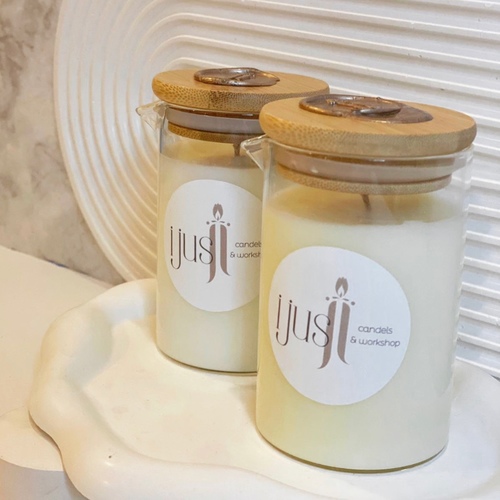 massage candle - A massage candle with highly moisturizing natural ingredients and vitamins that leave the body hydrated for a long time