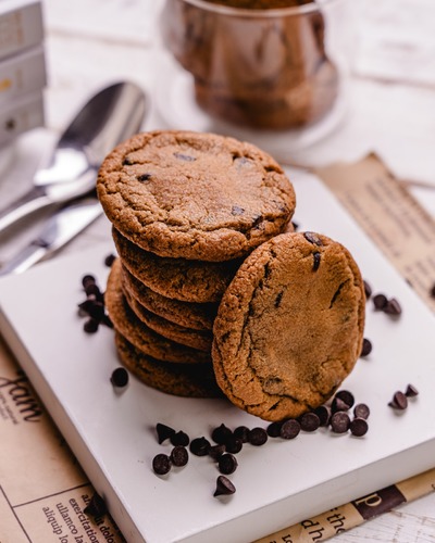 Cookies jar - Indulge in a jarful of pure bliss with our delectable homemade cookies, crafted with love and care to elevate every moment. Each jar contains five generous pieces of heaven, packed with irresistible flavors and wholesome goodness.