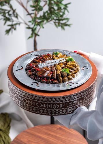 صينية ورق عنب فاخرة - صينية ورق عنب مصنوعة من الجلد الفاخر مع طباعة السدو الفضي
