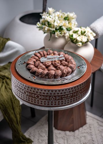 صينية جوكلت فاخرة - صينية مميزة مصنوعة من الجلد الفاخر مع طباعة السدو الفضي