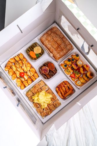 Eid Breakfast - Backery - يتكون بوك الريوق من 4 انواع مخبوزات من إختياركم&nbsp; باللأضافة الى ثلالث انواع ورق عنب او ملفوف او مسخن