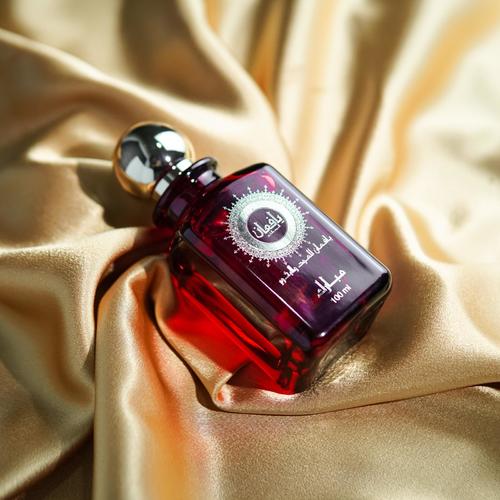 Mubarak perfume - Description: A cool, oriental fragrance with western notes. A young ambassador to the Western world. Designed to satisfy both genders and to suit all tastes and perfume lovers.
.
.Gender: Unisex
.
Ingredients: lemon. And roses. Cedarwood, vanilla and sandalwood.
.
. Size: 100 ml
.
Price: 40 KD
.
Yafean for oud and bakhor
.
.
We select for you the finest, best and most luxurious.