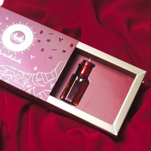 Khamriat hair - Yafean for oud and bakhor
.
.
.
Khamria hair with a special formula with the scent of oud and saffron, size 1 tola
.
The price is 10 KD