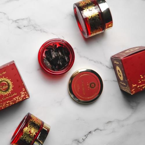 Mamool oudi - Yafean for oud and bakhor
.
.
.
.oudi mamool with the scent of Cambodian oud 1 tola
.
The price is 7 KD