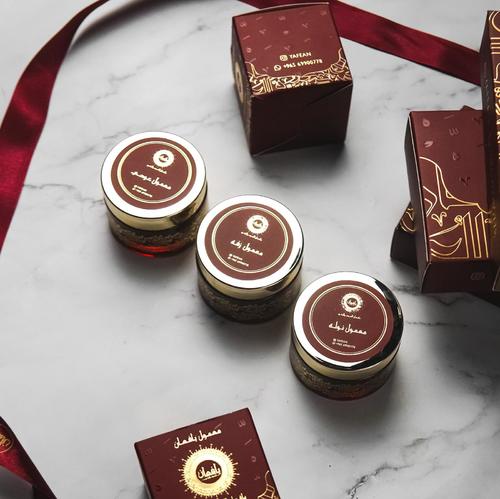 Mamool set - Yafean for oud and bakhor
.
.
.
Buy three tulles of luxurious Yafaan Oud and Incense Maamoul (Zaffa Maamoul - Oudi Maamoul - Nola Maamoul). One tola for each Maamoul.
