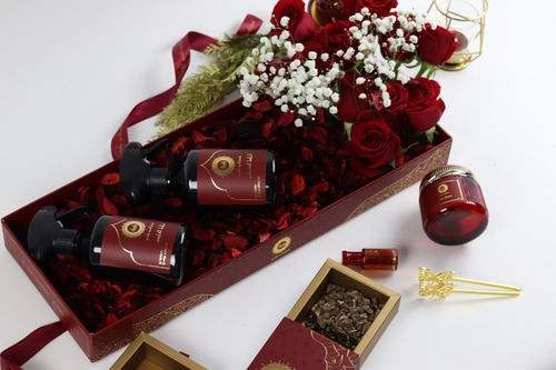 Bride gift - Two spray of 500 ml - a large maamoul box of 36 grams - a kumria hair tola - a Mori triple super incense tolla