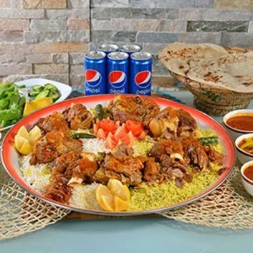 Tray Rice With Meat - Mix rice with meat pieces, your choice of 5 stew and tannour bread with Yas special service platter.