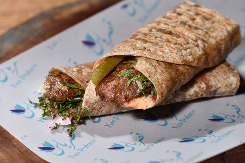 سندويش كباب بروتين - كباب
  ايراني بخبزة التورتيلا بروتين مع المخلل و البقدونس و البصل و الطحينة و صوص
  ياس الخاص.