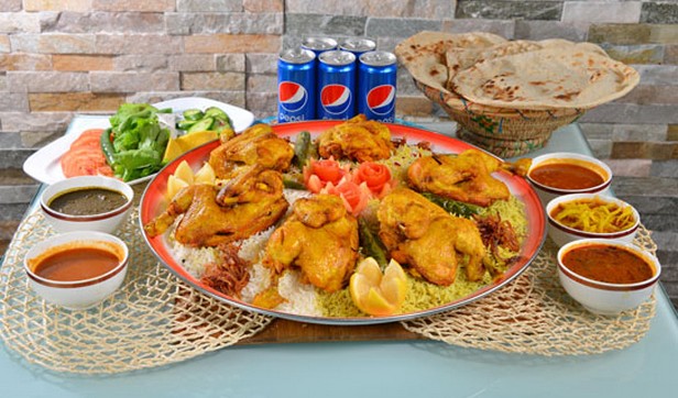 Tray Rice With Chicken - Mix rice with fried chicken ,5 stew from your choice, 5 pepsi , tanoor bread, with yas special service.