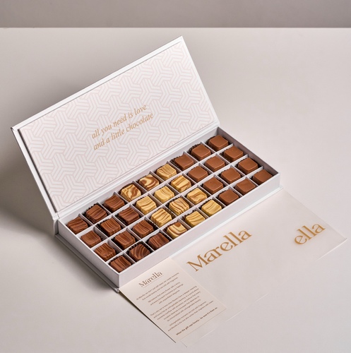 Box chocolate - علبة شوكولاتة بلجيكية الحجم الكبير 36 قطعة تتكون الحشوات من ثلاث انواع بستاشيو - سولتد كراميل - برالين كرنشي