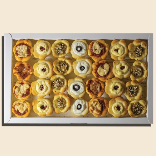 Mini Mix Fatayer - Large mixed fatayer , 32pieces, with different flavors
Pizza - cheese - potatoes - labneh