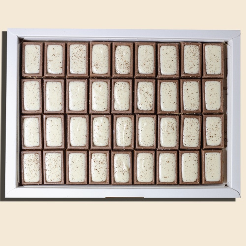 Small  Box Ulker - 36 pieces of luxurious Ulker chocolate, added to the cheesecake filling and Nescafe, with a delicious biscuit layer.