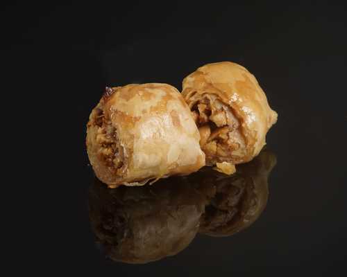 Baklawa Koul W Shkour Cashew - Prepared from crisp dough sheets, stuffed with Cashew and sweetened with syrup.
