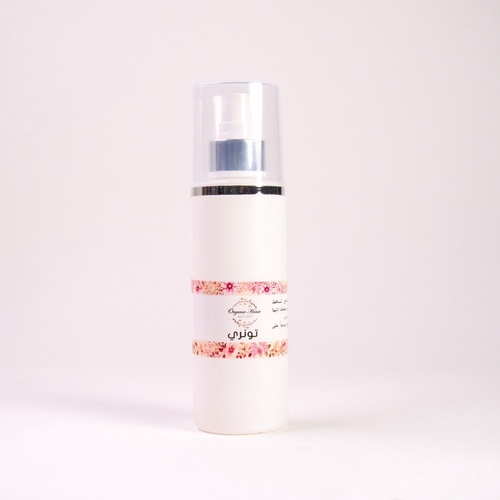 tonri - تونر طبيعي مميز لترطيب وإنعاش فروة الرأس وتنظيفها بعمق. يحتوي على مزيج متوازن من الأعشاب العطرية التي تحفّز الدورة الدموية وتقلل التساقط وتترك الشعر منتعشًا وصحيًا من الجذور.
المكونات النشطة:
🌿 إكليل الجبل (روز ماري) – ينشّط البصيلات ويحفّز نمو الشعر.
🌱 النعناع – ينعش الفروة ويمنح إحساسًا بالبرودة والنظافة.
💜 اللافندر – يهدئ الفروة ويقلل الالتهابات والحكة.
🌸 المرمية – توازن إفراز الدهون وتساعد في تقوية الجذور.
🌰 القرنفل – يعقّم الفروة ويقوّي الشعر من الجذور حتى الأطراف.الاستعمال: يستعمل علي فروة نظيفه من ٣- ٤ مرات بالاسبوع ليلا يترك علي الفروة دون غسيل