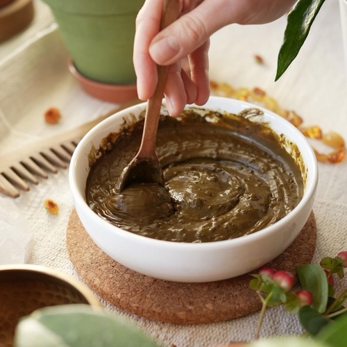 henna package - In-Salon Subscription
Get 10 sessions of natural Henna hair treatment
(includes Henna + scalp therapy)
🌿✨ Henna isn’t just color — it’s nourishment, strengthening, and natural shine that restores hair health from roots to ends.
Benefits of Henna Hair Treatment
✨ 1. Strengthens hair follicles
Henna helps reinforce the hair roots and reduces hair fall with regular treatments.
✨ 2. Adds volume and fills thinning areas
It stimulates blood circulation in the scalp, encouraging hair regrowth and increasing hair thickness.
✨ 3. Naturally nourishes the scalp
Henna is rich in minerals and vitamins that boost scalp health and support stronger hair.
✨ 4. Smooths hair and reduces frizz
It creates a lightweight protective layer around the hair strand—leaving it softer, shinier, and easier to manage.
✨ 5. Balances scalp oils
Perfect for oily scalps, as it cleanses without stripping or irritating the skin.
✨ 6. Helps reduce dandruff and itching
Thanks to its antibacterial and antifungal properties, henna can soothe irritation and support a healthier scalp.
✨ 7. Provides natural warm tones
Gives a soft natural color, improves the appearance of grey hair, and enhances the richness of your natural tone—without chemicals.
✨ 8. A safe and healthy hair option
Free from silicones, sulfates, and harsh chemicals—offering long-term benefits and naturally beautiful results.
📌 Note:
Upon purchasing, a digital voucher with a unique code will be sent. This code is valid for in-salon use only.
📍 Location: Sabah Al-Salem – Block 2 – Street 214
☎️ Contact: 99136996 – 98807662