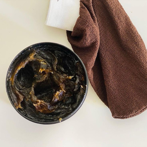 Moroccan bath - In-Salon Subscription
Enjoy 5 Moroccan Bath sessions including:
(Traditional Moroccan soap with herbs + 3 custom body brightening blends + full-body exfoliation)
🖤✨ A Moroccan bath isn’t just luxury — it’s renewal, detox, and silky softness from the very first session.
Benefits of the Moroccan Bath
✨ 1. Deep cleansing for the skin
Helps remove dead skin cells, buildup, and impurities that regular showers can’t fully remove.
✨ 2. Brightens and evens skin tone
With consistent sessions, it helps reduce uneven pigmentation, sun damage, and dark spots.
✨ 3. Noticeably softer skin from the first session
Leaves the skin silky-smooth with a velvety touch 🫶
✨ 4. Boosts blood circulation
Steam and exfoliation help relax the body and improve oxygen delivery to the skin.
✨ 5. Helps reduce cellulite and improve texture
Exfoliation and heat stimulate the skin and may help soften the appearance of “orange-peel” texture.
✨ 6. Stress relief and relaxation
A Moroccan bath session works like a full reset for the body and the mind 😌💆♀️
✨ 7. Enhances absorption of oils and masks
After treatment, the skin becomes more receptive to hydration and nutrients.
✨ 8. Improves rough areas
Softens elbows, knees, and darker areas for a smoother, more uniform texture.
📌 Note:
After purchase, you will receive a digital voucher with a unique code. This code can be redeemed for in-salon use only.
📍 Location: Sabah Al-Salem – Block 2 – Street 214
☎️ Contact: 99136996 – 98807662