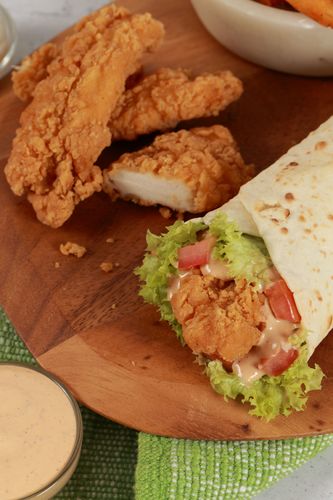 Twister Chicken - Chicken Stripes + Fresh Tomato + Lettuce