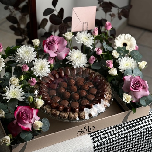 flower arragment - تنسيق صينيه كريستال مع ورد طبيعي وكرت اهداء