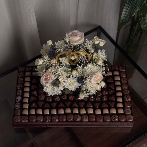 wedding design - تصميم جميل جداً حق ملجه او خطوبه فيه كيلو كاكاو وورد طبيعي مع كرت اهداء