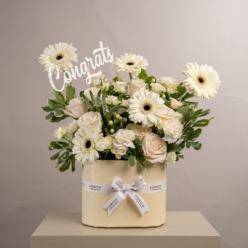 Elegance - Roses and gerbera in an elegant box. Perfect for congratulating your loved ones on their achievements or significant milestones with elegance.