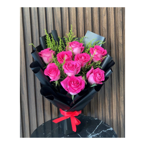 Maha Bouquet - “A bouquet of fuchsia roses
8 flowers black wrapping