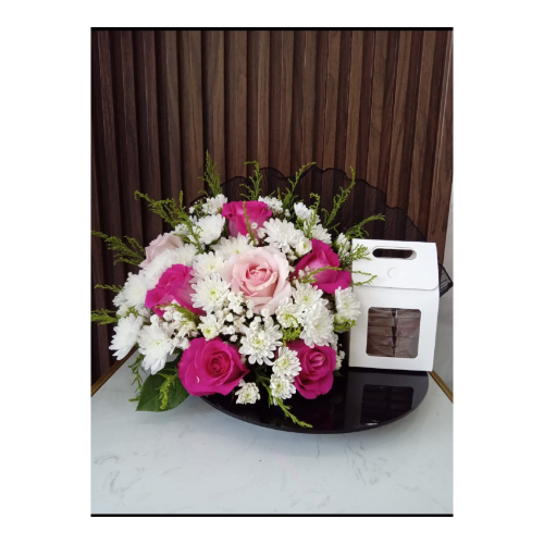 Round Tray - “A beautiful gift suitable for all occasions
It is a circular tray, 30 cm in black acrylic, decorated with a bouquet of various flowers and Belgian chocolate.


You can order on the same day