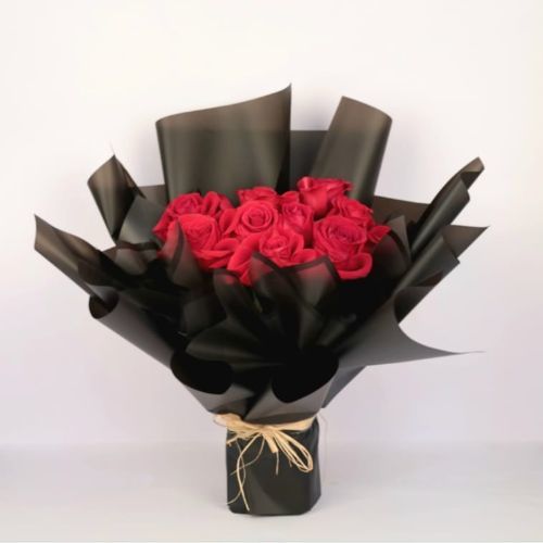 Dana Bouquet - 10 red roses, beautifully arranged with gypsophila and soldaggio, in black packaging