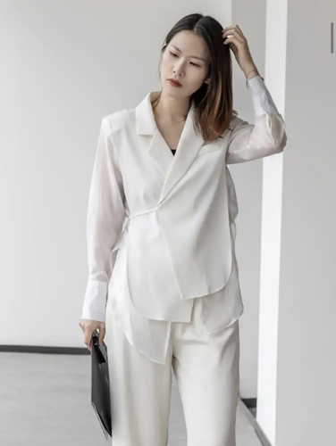 Lala Love Fashion Q8 - Elegant white shirt