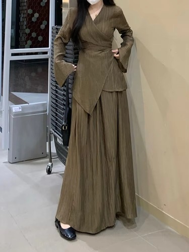 بدلة كاملة تنورة ونوب