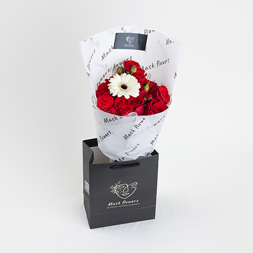 Hand Bouquet 1 - hand bouquet and baby rose with plaxy with chocolates size : 35×18 cm